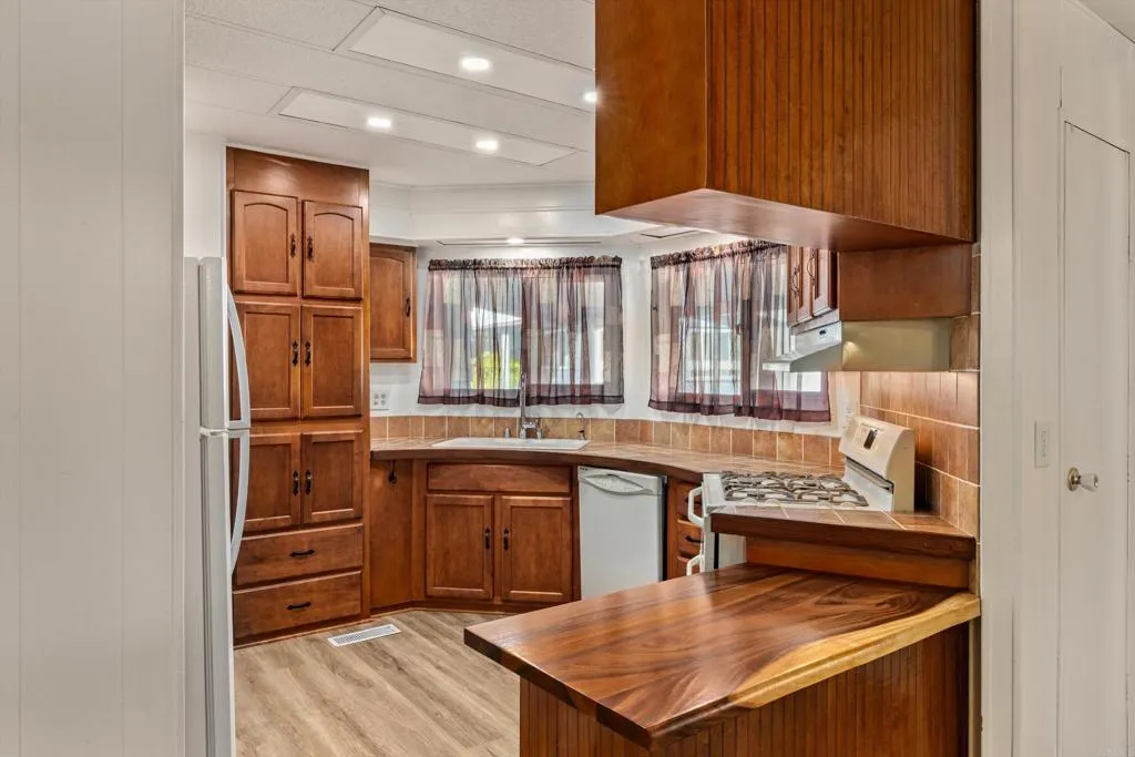 https://cdn.realtyfeed.com/cdn/127/306606602/286ef77943142ce783845a4b84bf17e0.webp
