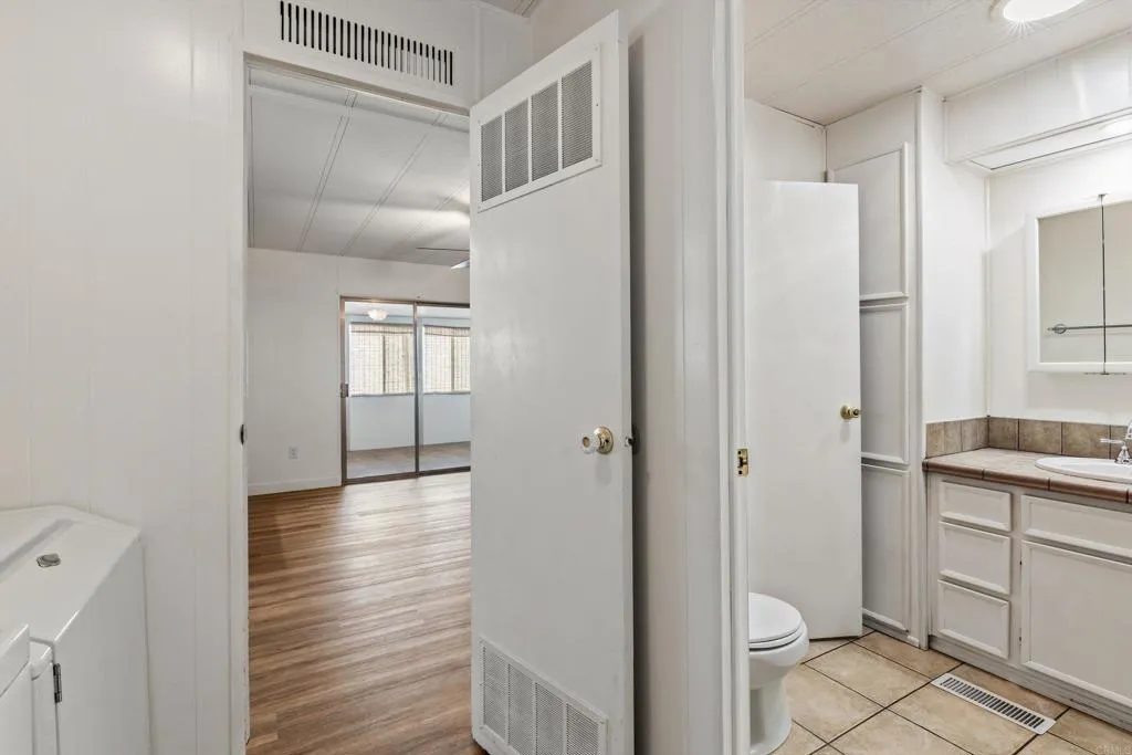 https://cdn.realtyfeed.com/cdn/127/306606602/aad4733b0edc9321766f8da7544bbe26.webp