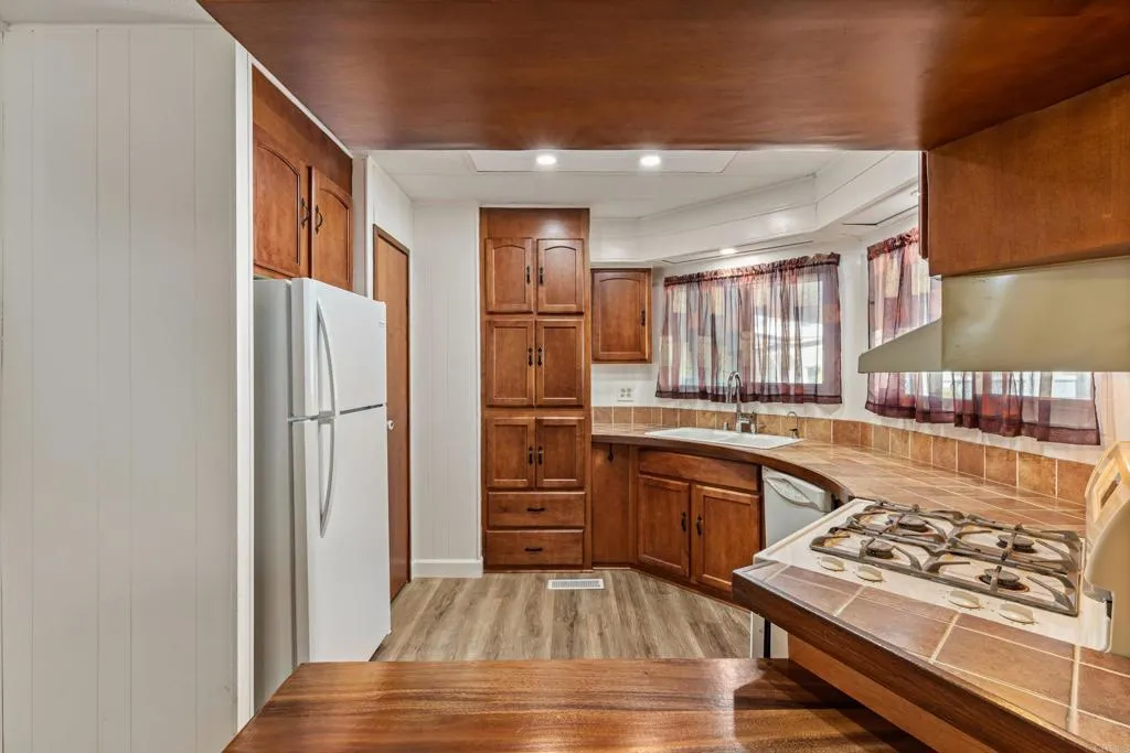 https://cdn.realtyfeed.com/cdn/127/306606602/ca98c0ca00948f64bc0414608983a7e7.webp