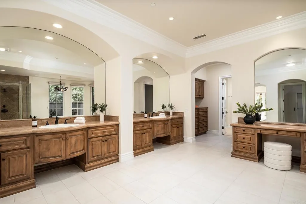 https://cdn.realtyfeed.com/cdn/127/306606642/1cfb58319db7ca605edf0510a9402ed2.webp