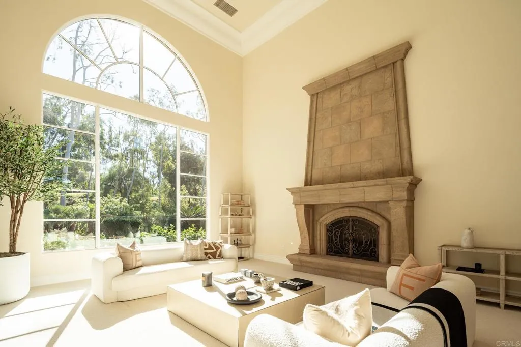 https://cdn.realtyfeed.com/cdn/127/306606642/428a6e49177a4edb54cbd67310f6acec.webp