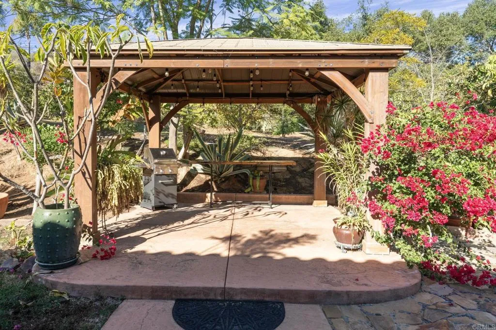 https://cdn.realtyfeed.com/cdn/127/306606742/c1474af7df6f7d4903f457281103a8ab.webp