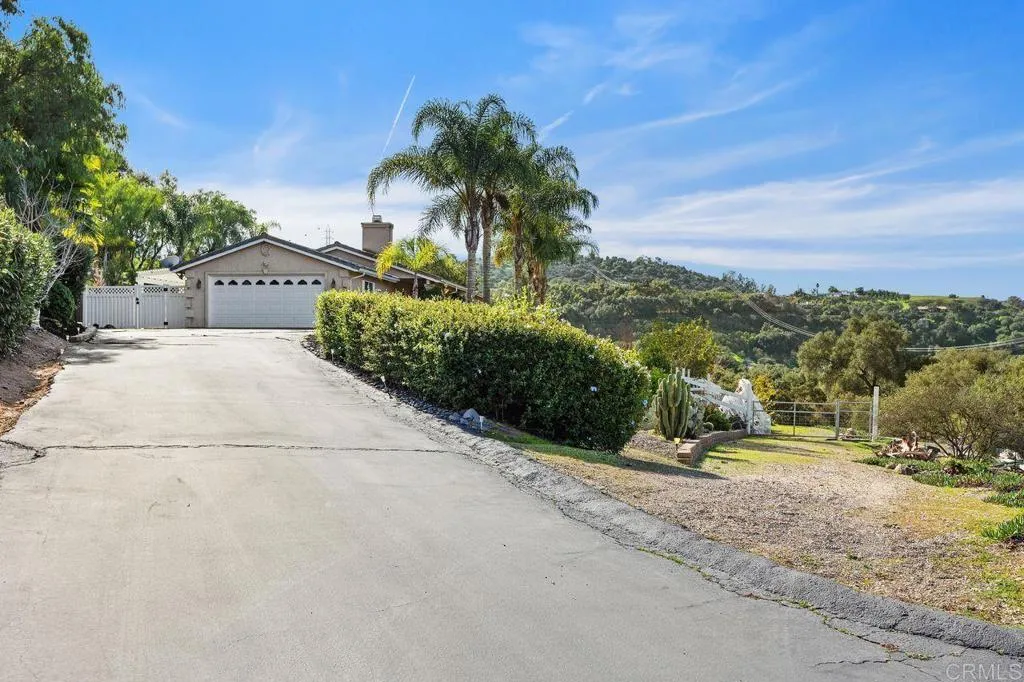 https://cdn.realtyfeed.com/cdn/127/306606747/4d13d527d786f21f1eff421132f6e171.webp
