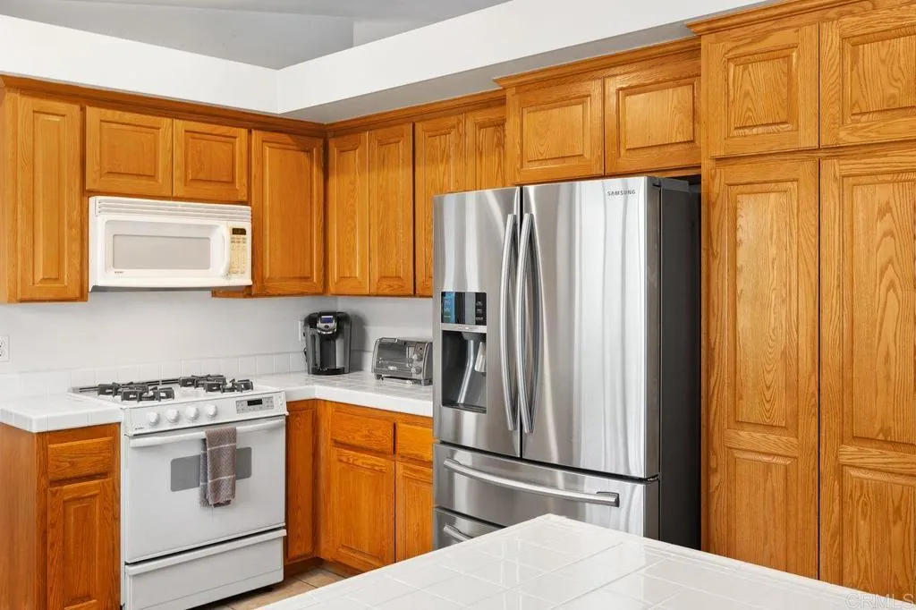 https://cdn.realtyfeed.com/cdn/127/306606747/df1a79814eca65a61501fa0e643458e0.webp