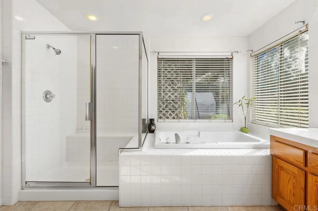 https://cdn.realtyfeed.com/cdn/127/306606747/f9afe5ab456974ab06a6228012fbd446.webp