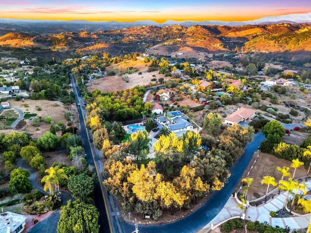 https://cdn.realtyfeed.com/cdn/127/306606757/05ce44b0ab29374c59a6d7ef2dd7874b.webp