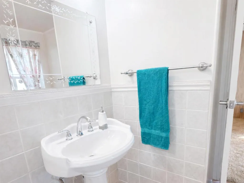 https://cdn.realtyfeed.com/cdn/127/306606875/56f7591bb48b66cad38f5580d8d85813.webp