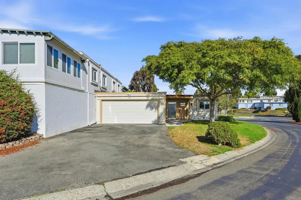 https://cdn.realtyfeed.com/cdn/127/306606878/72b34f73412bba44f7c50fae47e3a5a5.webp