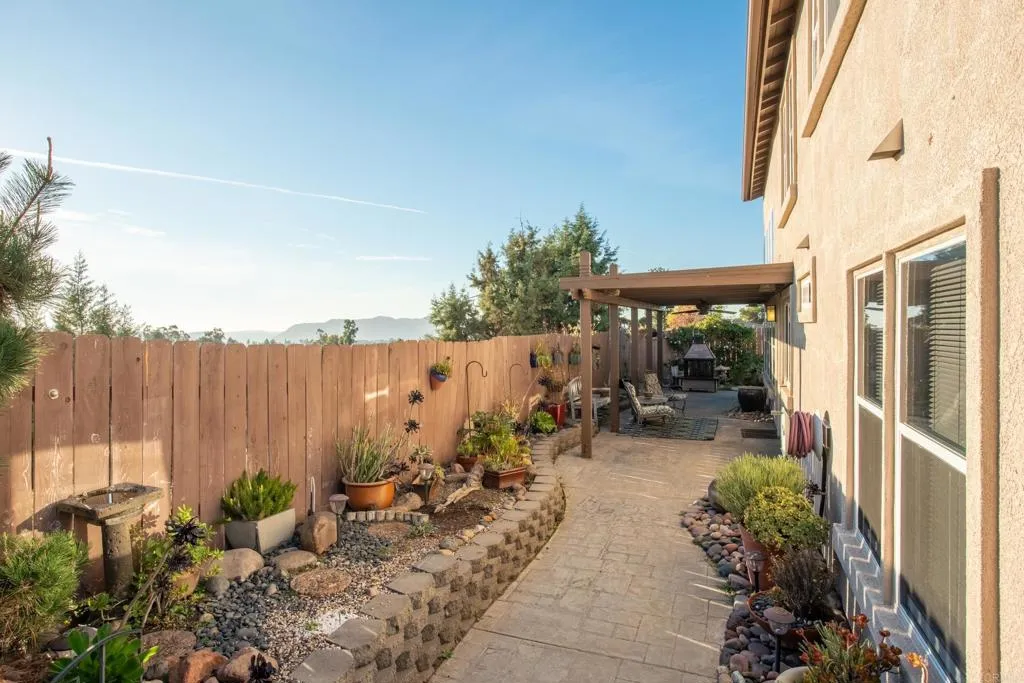 https://cdn.realtyfeed.com/cdn/127/306607175/f56b6456d4b94b57b751498704992e07.webp