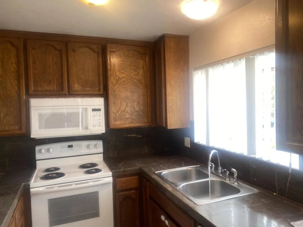 390 E Madison Unit E, El Cajon, CA 92020 - Photo 2 of 14, El Cajon, CA