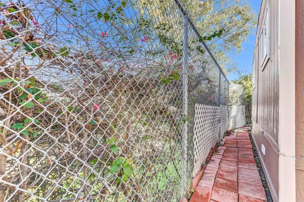 https://cdn.realtyfeed.com/cdn/127/306607418/c9e1341a3cf4b9f024743283cd613ad0.webp