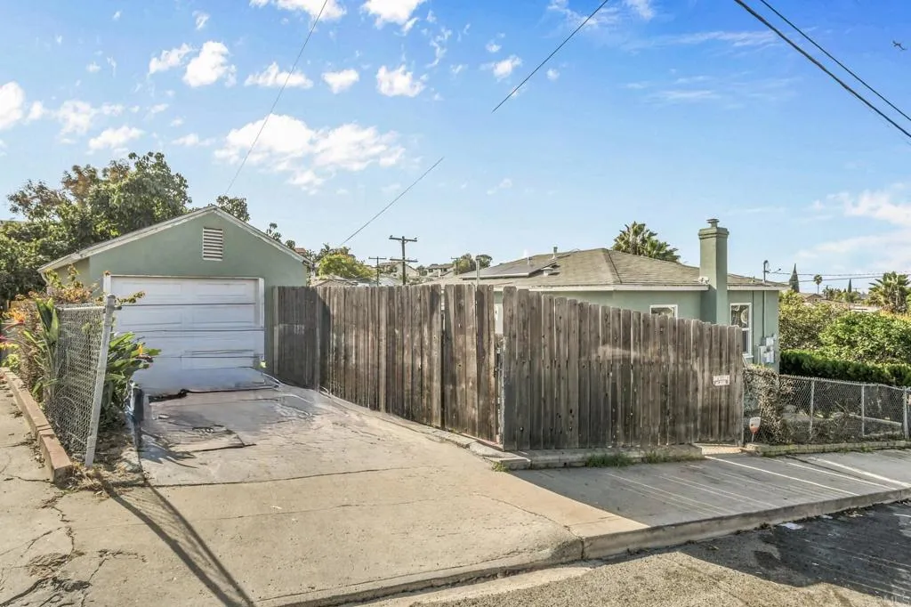 https://cdn.realtyfeed.com/cdn/127/306607451/39005140ad5acc83214bd56218a55141.webp