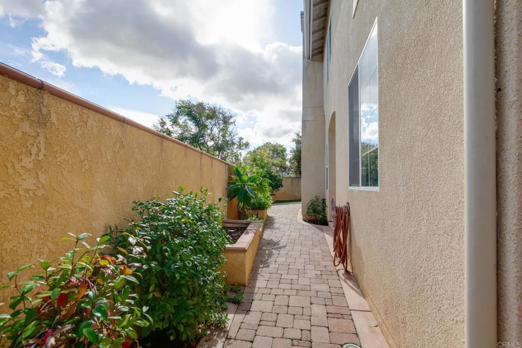 https://cdn.realtyfeed.com/cdn/127/306607516/d967f07668bf7582a86e1a702a5ff6be.webp