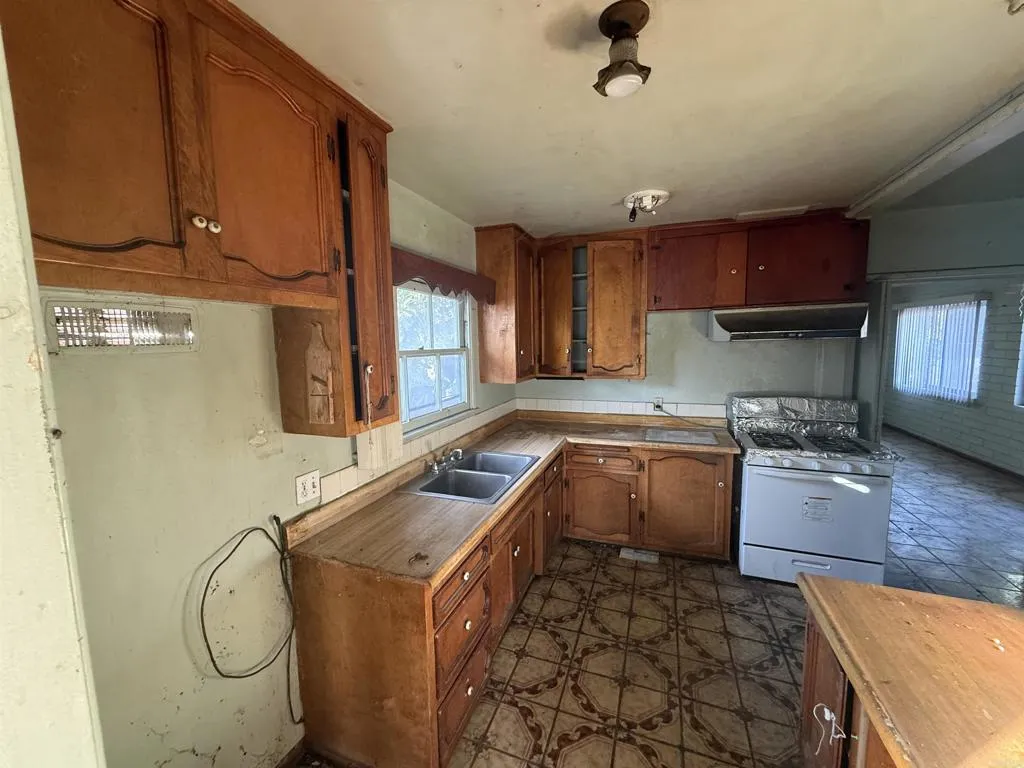 https://cdn.realtyfeed.com/cdn/127/306607526/e193d1caaf8b992640a7db81f46c2577.webp