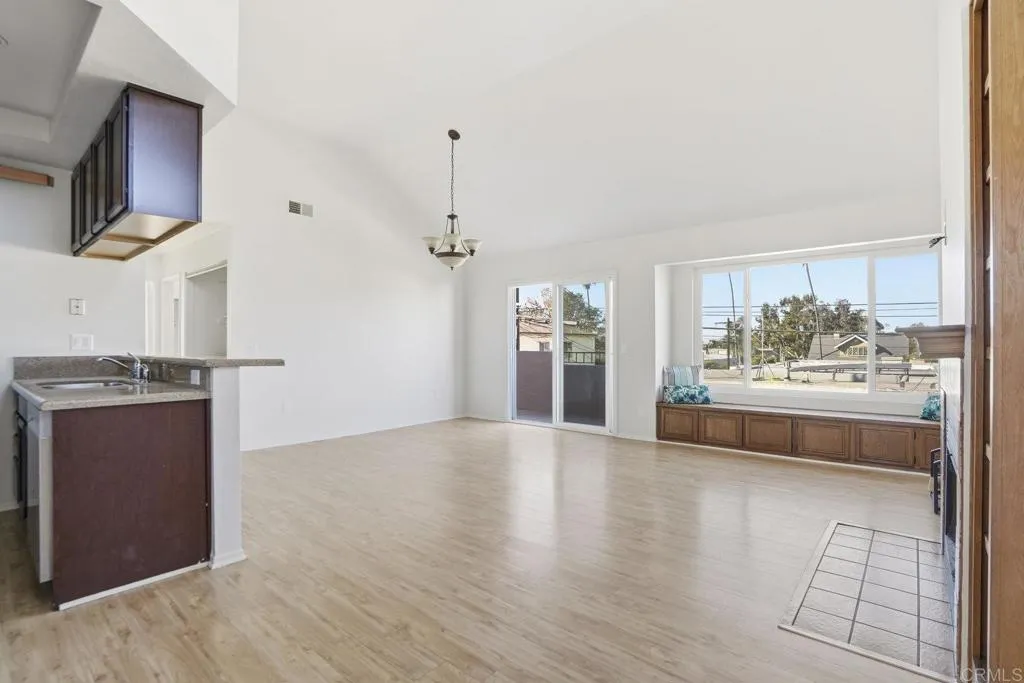 https://cdn.realtyfeed.com/cdn/127/306607557/b5ba80a915641b02b3a0906e51c65cf9.webp