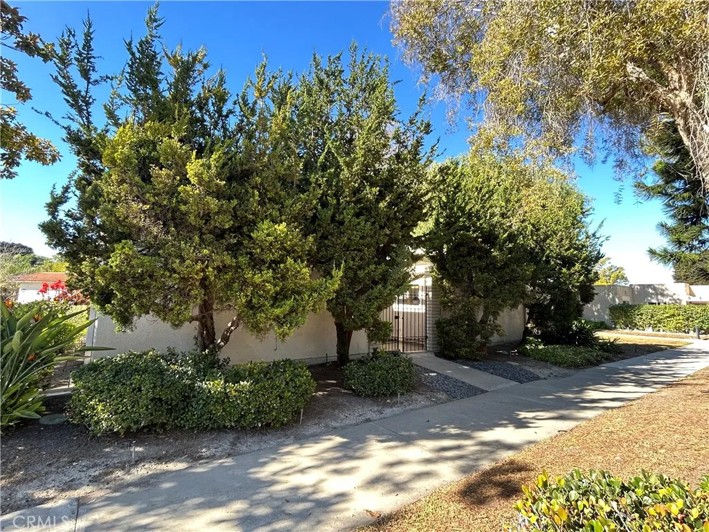 2335 Avenida Sevilla Unit D, Laguna Woods, CA 92637 - Photo 3 of 25, Laguna Woods, CA