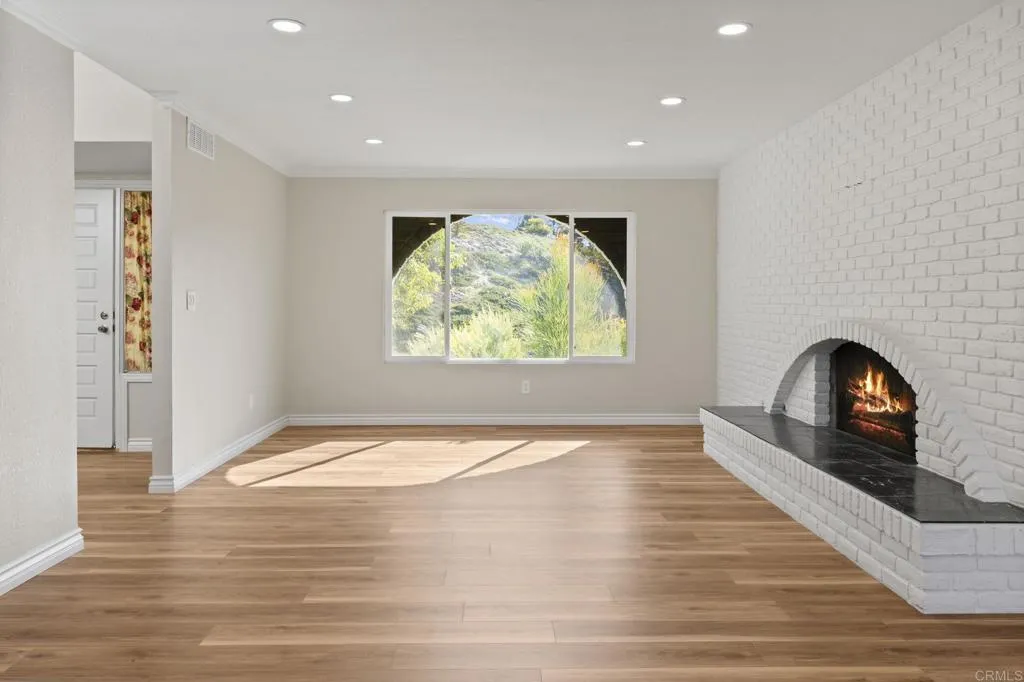 https://cdn.realtyfeed.com/cdn/127/306607782/3542b11e7093262e8852911d9d868d81.webp