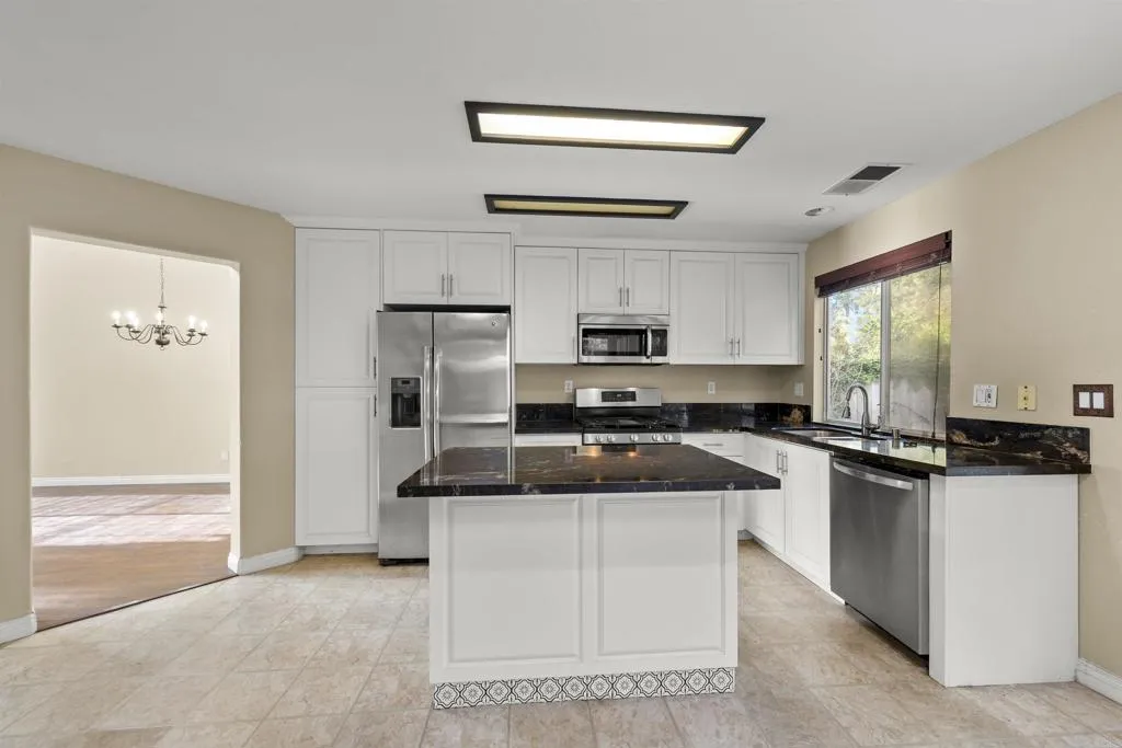 https://cdn.realtyfeed.com/cdn/127/306608046/2108e3d4788afb4a9fdd517a7bcdc860.webp
