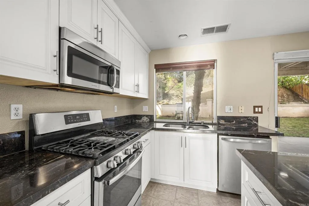 https://cdn.realtyfeed.com/cdn/127/306608046/98a9ba4cc45269e07713994fcf5ed192.webp
