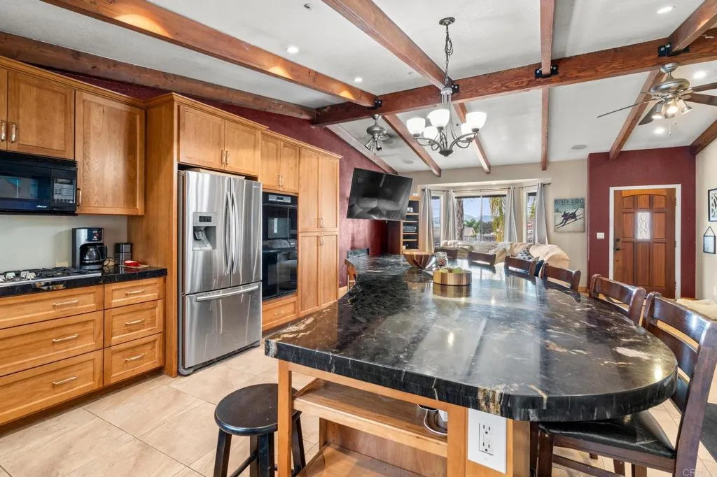 https://cdn.realtyfeed.com/cdn/127/306608111/89c465126c7380213c68ada866cd18bf.webp