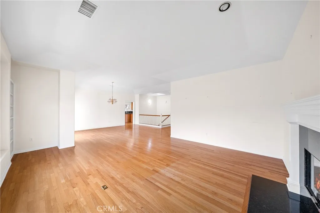 https://cdn.realtyfeed.com/cdn/127/306608113/0de2d95f6574dd793c04e961c0680270.webp