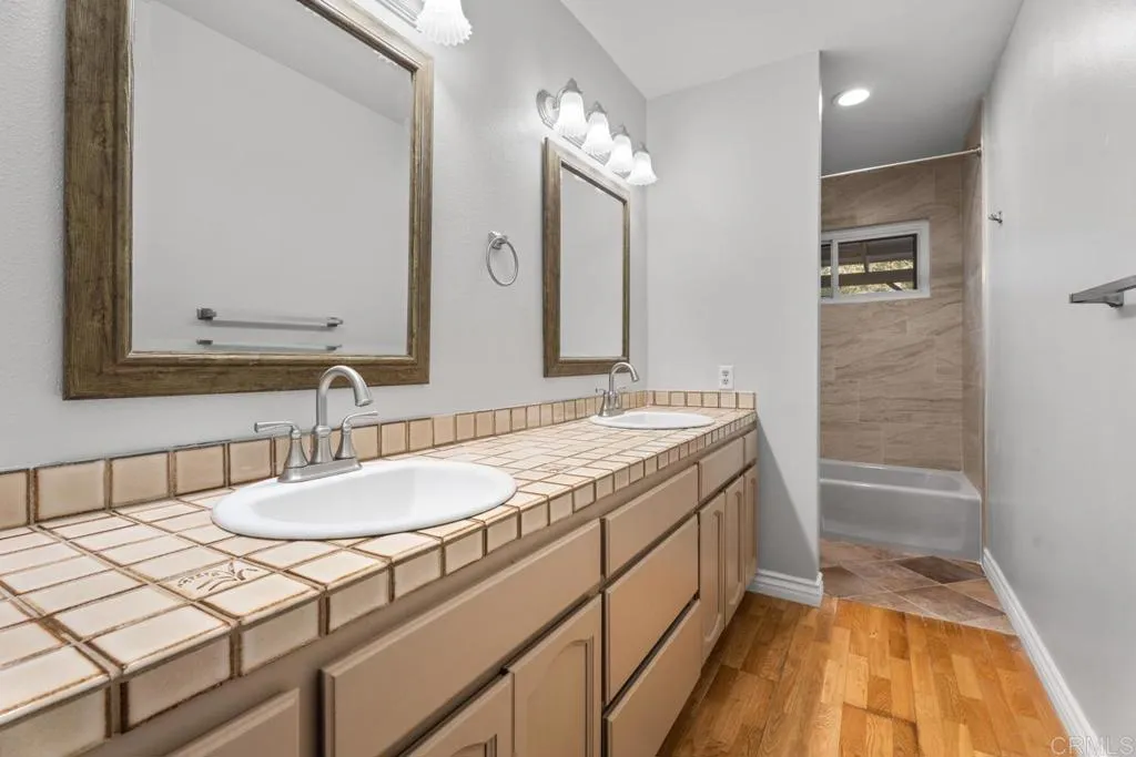https://cdn.realtyfeed.com/cdn/127/306608164/88a745c97fe8f4fe1747129ec17eca27.webp