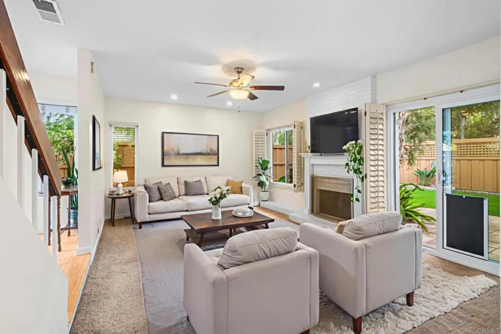 https://cdn.realtyfeed.com/cdn/127/306608269/f124247eaba8578dc2ee013960d55b43.webp