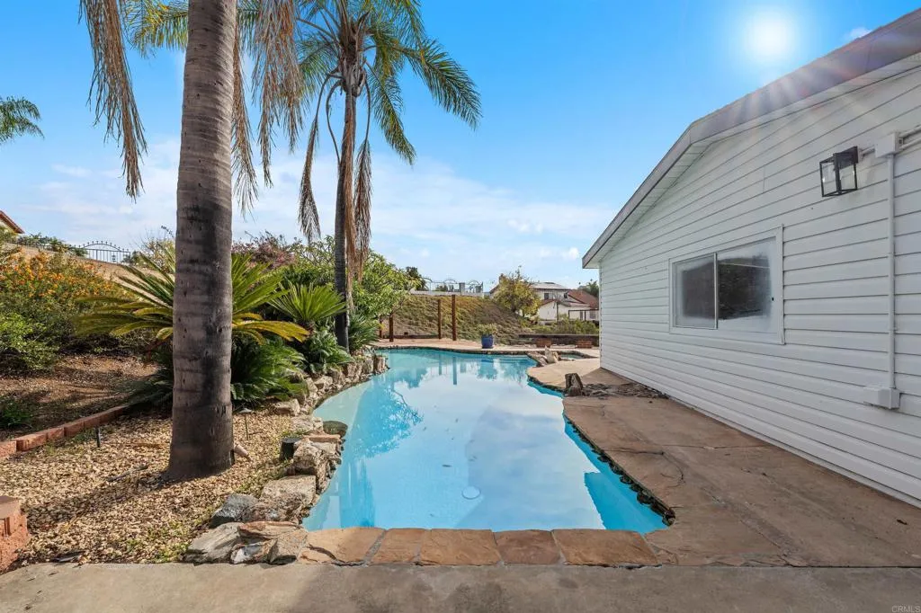 https://cdn.realtyfeed.com/cdn/127/306608308/b945729f9195c443d82789ae2dcec5f6.webp