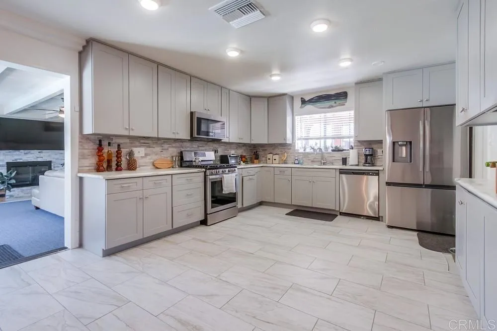 https://cdn.realtyfeed.com/cdn/127/306608448/11085ce59a1874242ab61c492fbbc409.webp