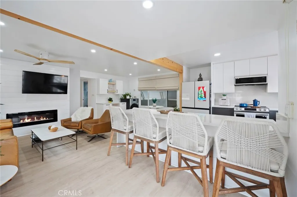 https://cdn.realtyfeed.com/cdn/127/306608532/408ea31b3de46932e510f5ec36b7624a.webp