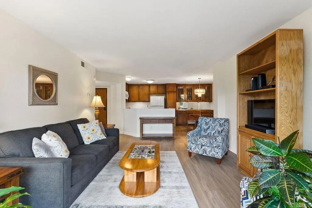 https://cdn.realtyfeed.com/cdn/127/306608533/48269d911674a792a187860a54a9ff6e.webp