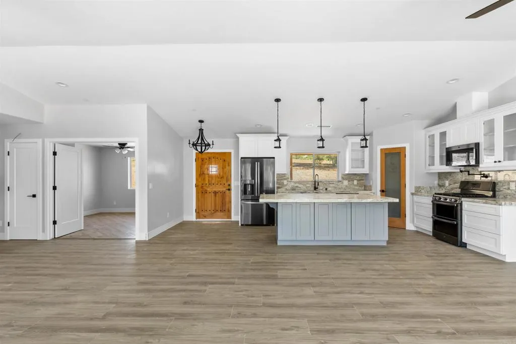https://cdn.realtyfeed.com/cdn/127/306608563/1047671d91439ee13002e931534fc051.webp