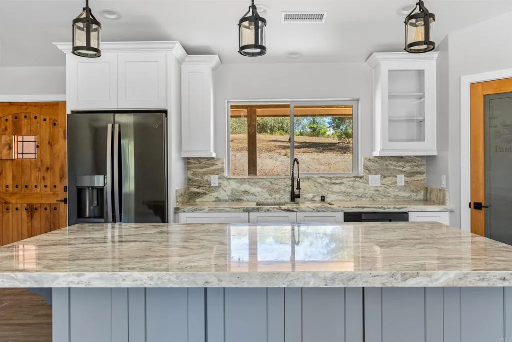 https://cdn.realtyfeed.com/cdn/127/306608563/498d636397778ef56ae72330f4c53505.webp