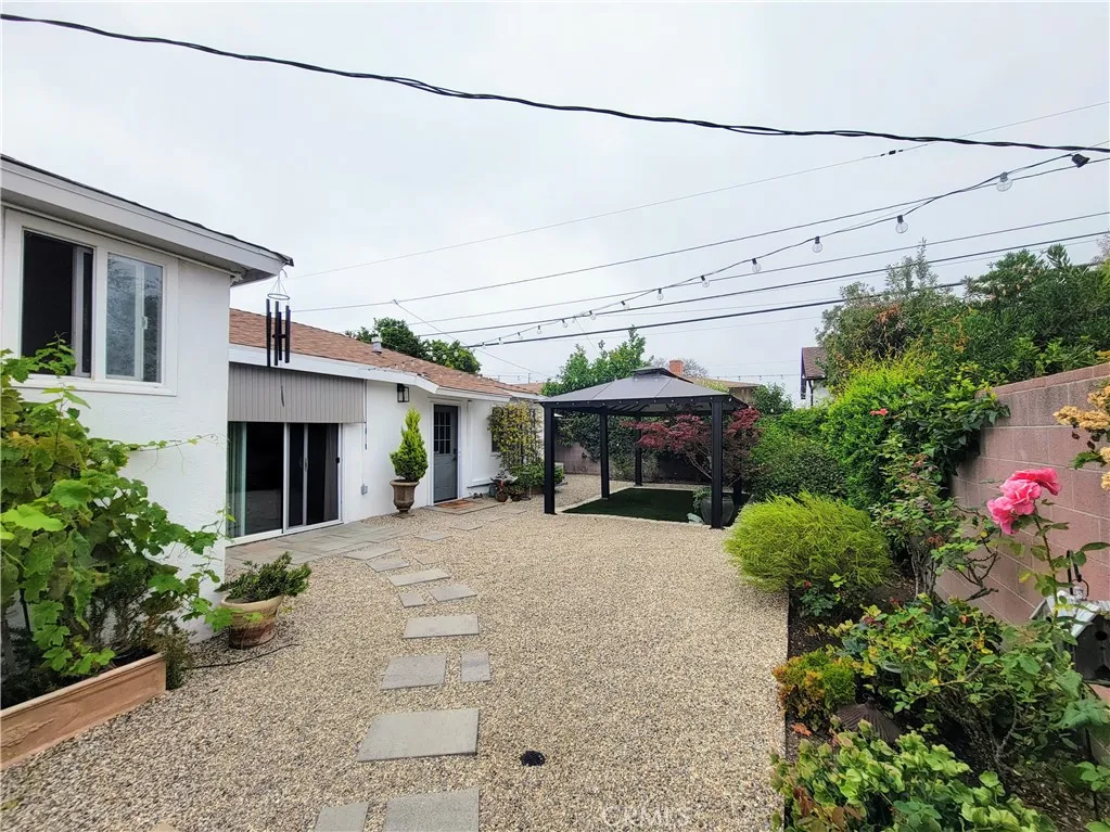 2016 W 146th Pl Unit 1/2, Gardena, CA 90249 - Main photo, Gardena, CA