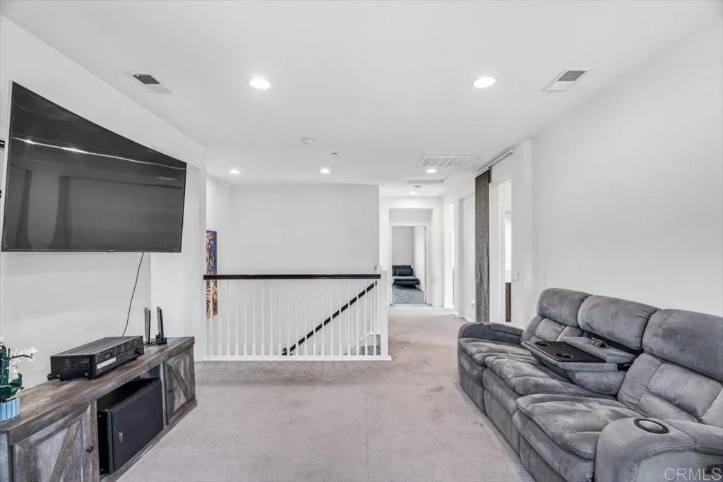 https://cdn.realtyfeed.com/cdn/127/306608684/3ae917772783f1a86277d9d761f25a90.webp