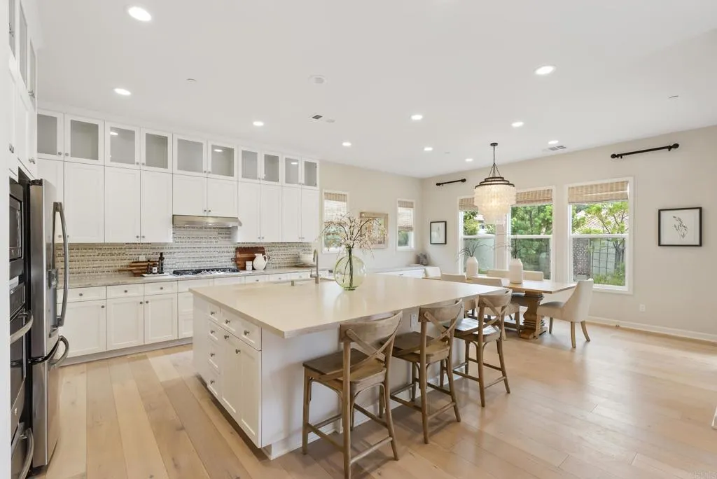 https://cdn.realtyfeed.com/cdn/127/306608730/54543e995d9f949999f397ec3cad0475.webp
