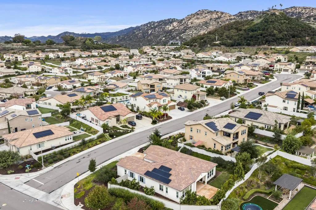 https://cdn.realtyfeed.com/cdn/127/306608730/79441d955e6e594c8fe990baf3b0479b.webp