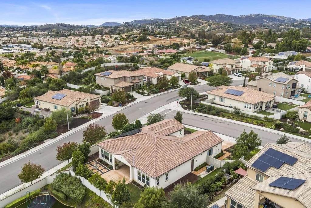 https://cdn.realtyfeed.com/cdn/127/306608730/81abf6664510724645df08f4aec79048.webp