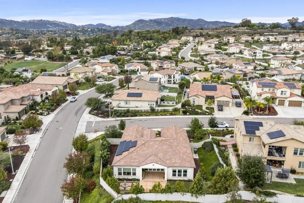 https://cdn.realtyfeed.com/cdn/127/306608730/f15e5b7a061004ff81d7451746b81d6a.webp