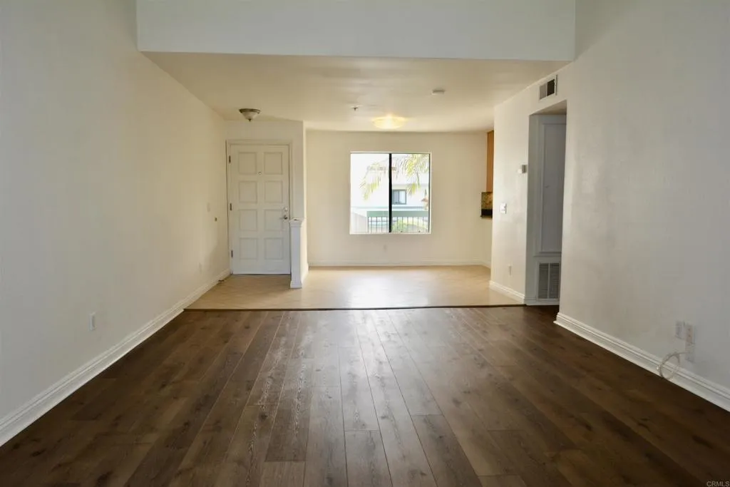https://cdn.realtyfeed.com/cdn/127/306608814/51ebb18754384977001d956fb11595e2.webp