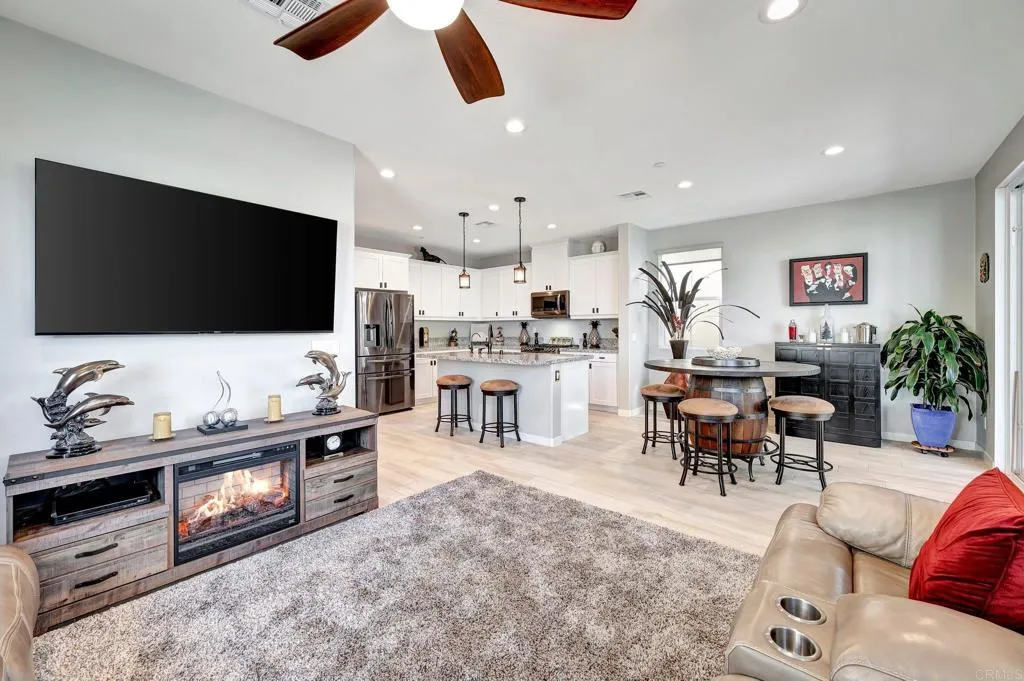 https://cdn.realtyfeed.com/cdn/127/306609074/a2303291d17448bab6d56665910d32df.webp