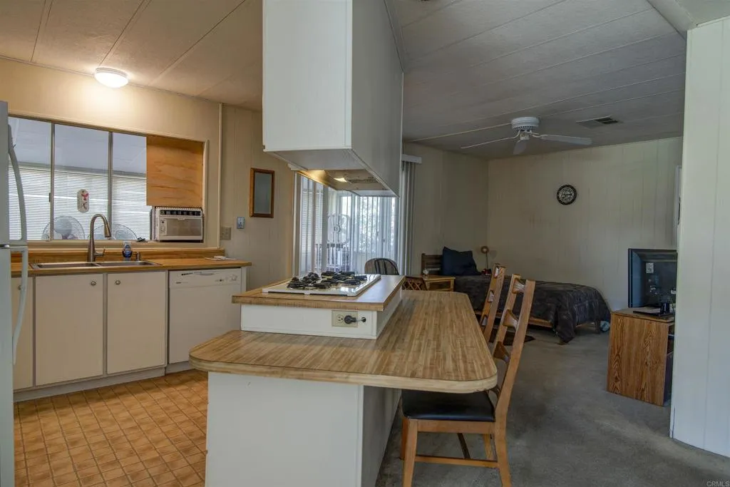 https://cdn.realtyfeed.com/cdn/127/306609322/22e210dd63cbbe75dc247bec929f5a39.webp