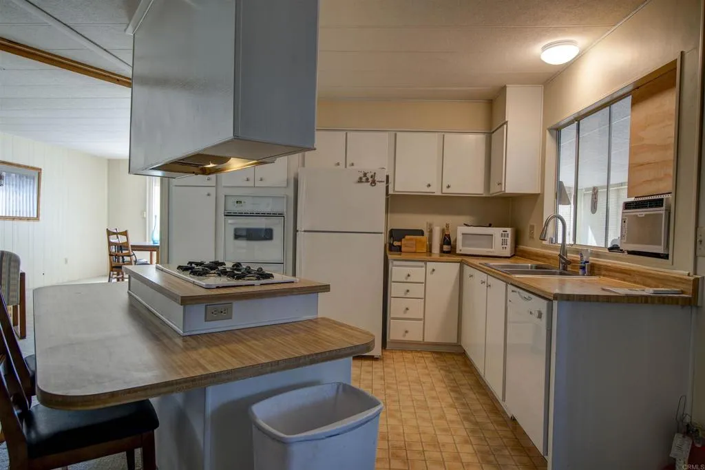 https://cdn.realtyfeed.com/cdn/127/306609322/b74fabe9fea380530fbee2e452976b1a.webp