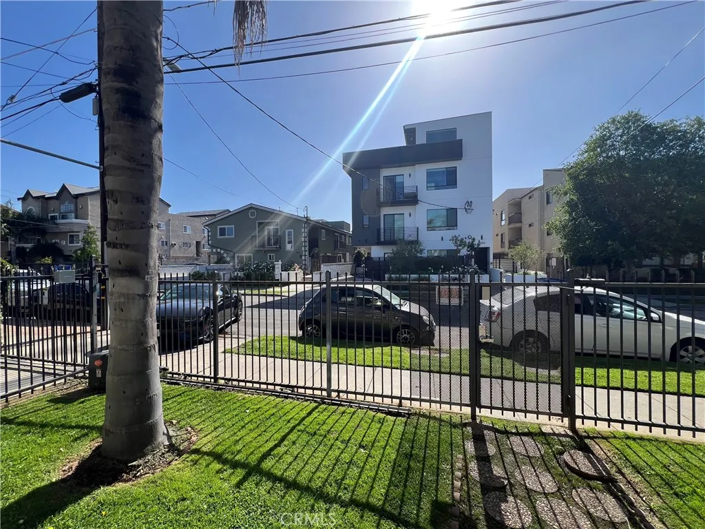 5255 Denny Ave, North Hollywood, CA, 91601