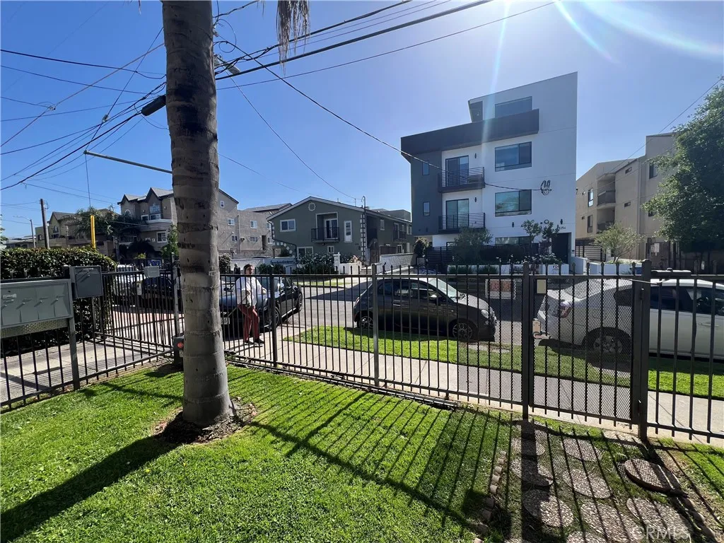 5255 Denny Ave, North Hollywood, CA, 91601