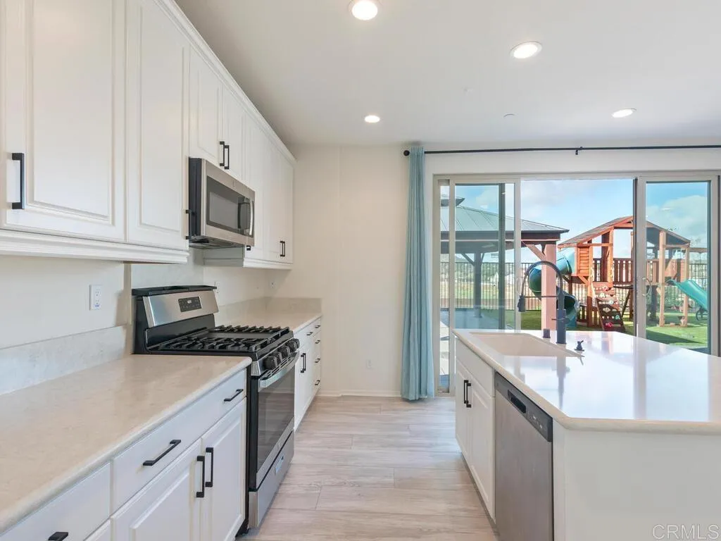 https://cdn.realtyfeed.com/cdn/127/306609616/ad5a96d749edf546f05425f2b0e8bad9.webp