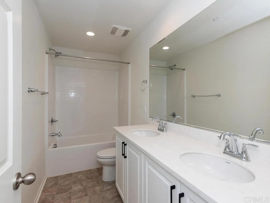 https://cdn.realtyfeed.com/cdn/127/306609616/b19b1136c4bf688f43285bae2dc8449c.webp