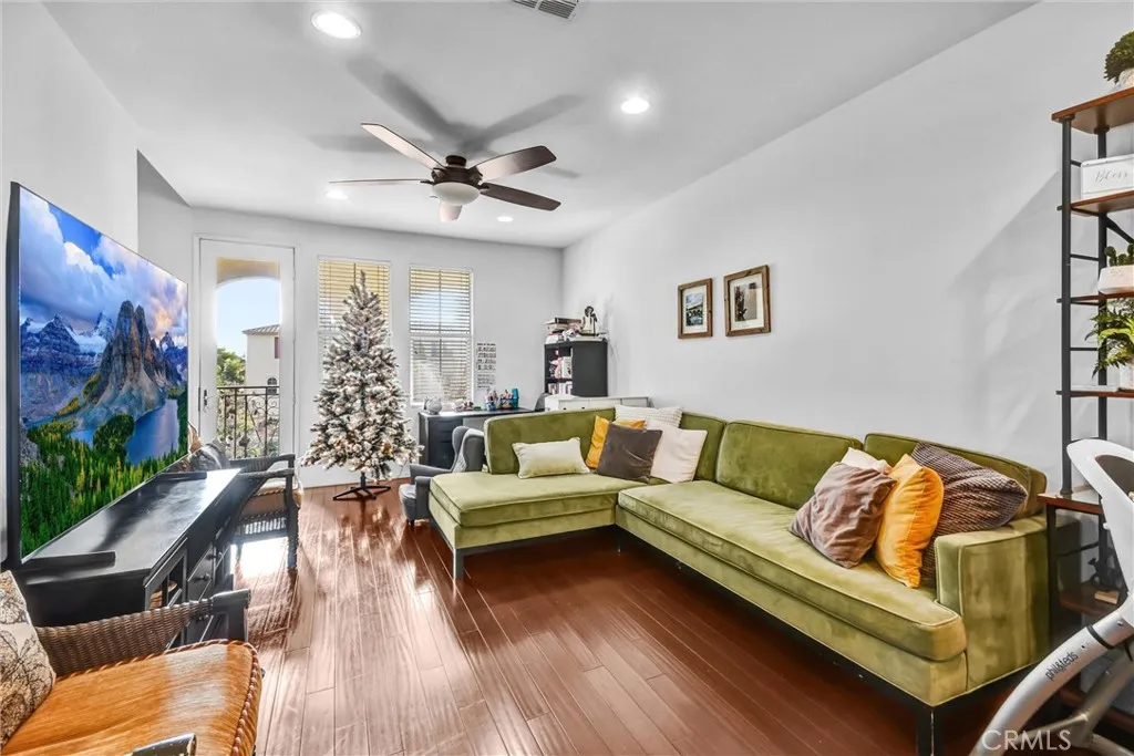 827 E Promenade Unit E, Azusa, CA 91702 - Photo 5 of 32, Azusa, CA