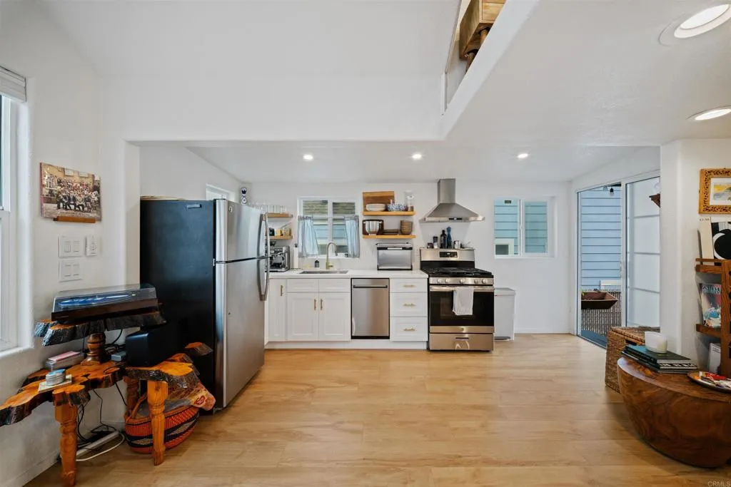 https://cdn.realtyfeed.com/cdn/127/306609710/242c546df3c8f7d936f00cb670c9f1f7.webp