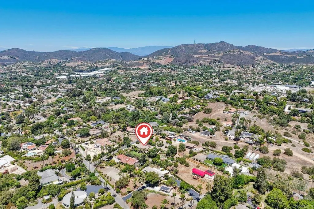 https://cdn.realtyfeed.com/cdn/127/306609736/1efcaf1a51854e35886fd1775efaca42.webp